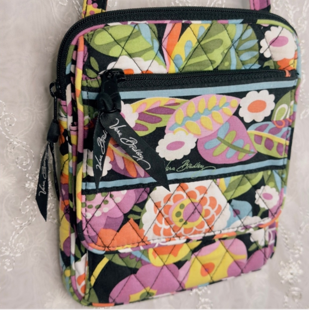 Floral Quilted Vera Bradley Bag Like New - Picture 2 of 7